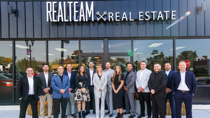 REALTEAM team photo